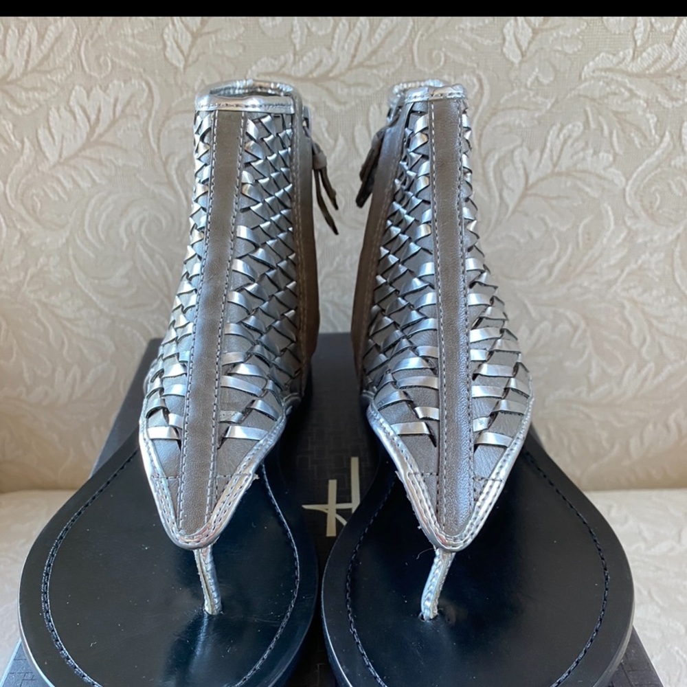 NWT GLADIATOR Women’s Sandals, silver